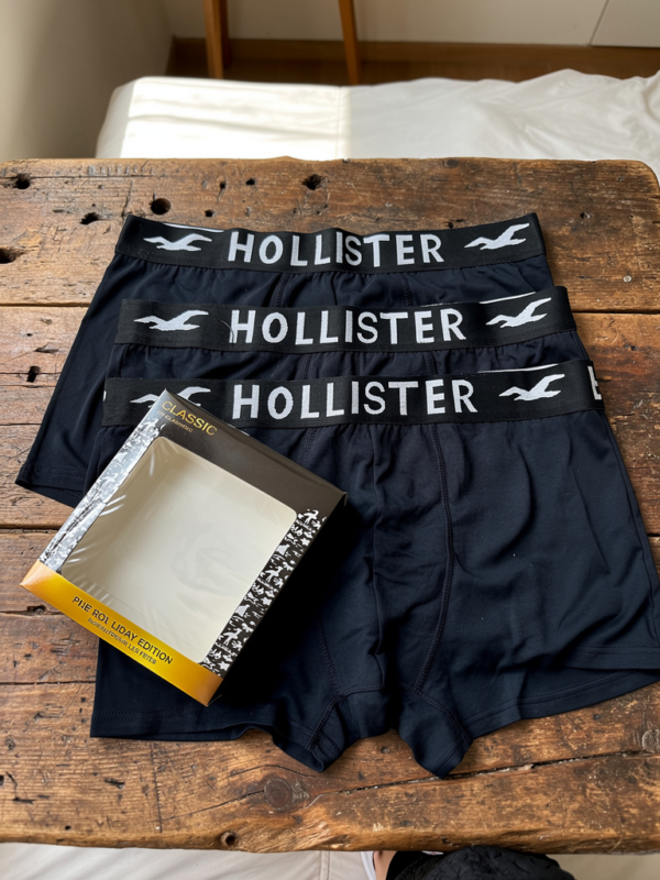 HOLLISTER Black Boxers